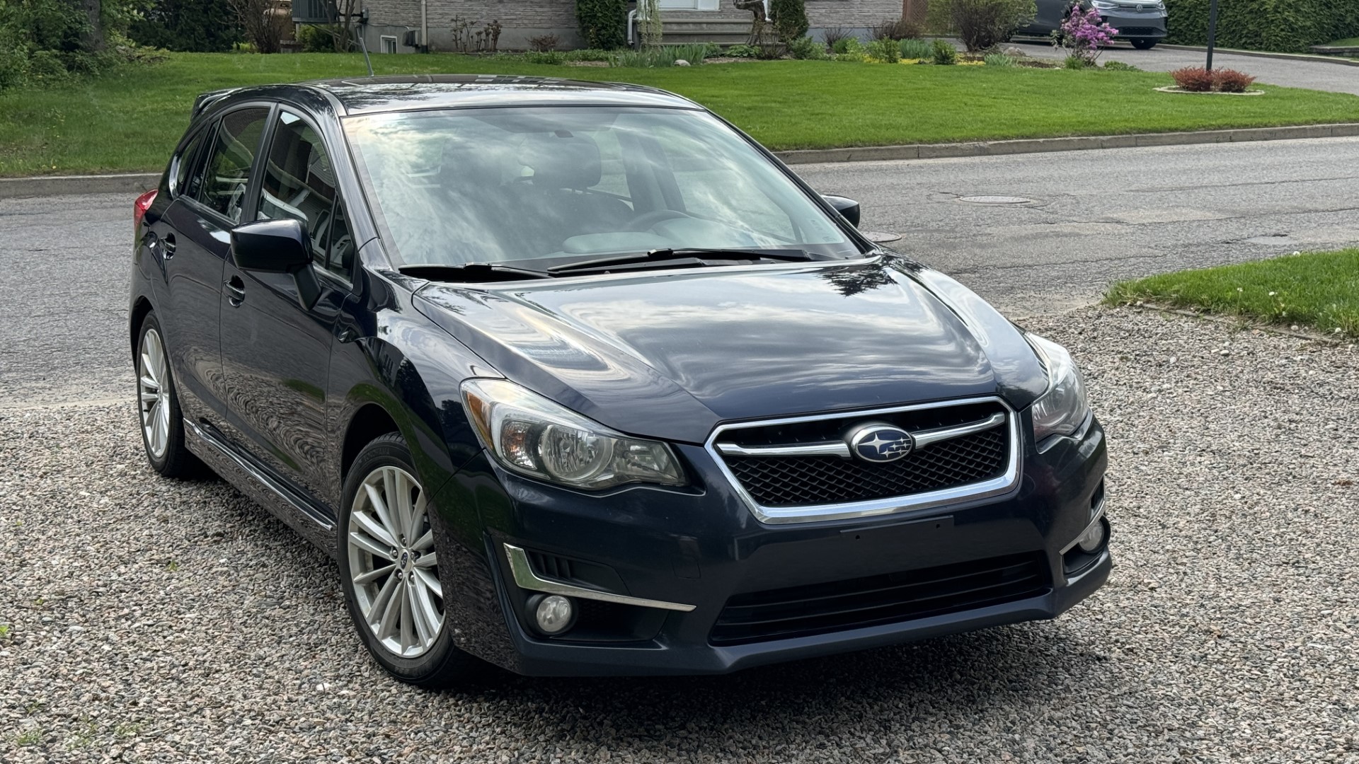 Subaru devant coté G (Grand)